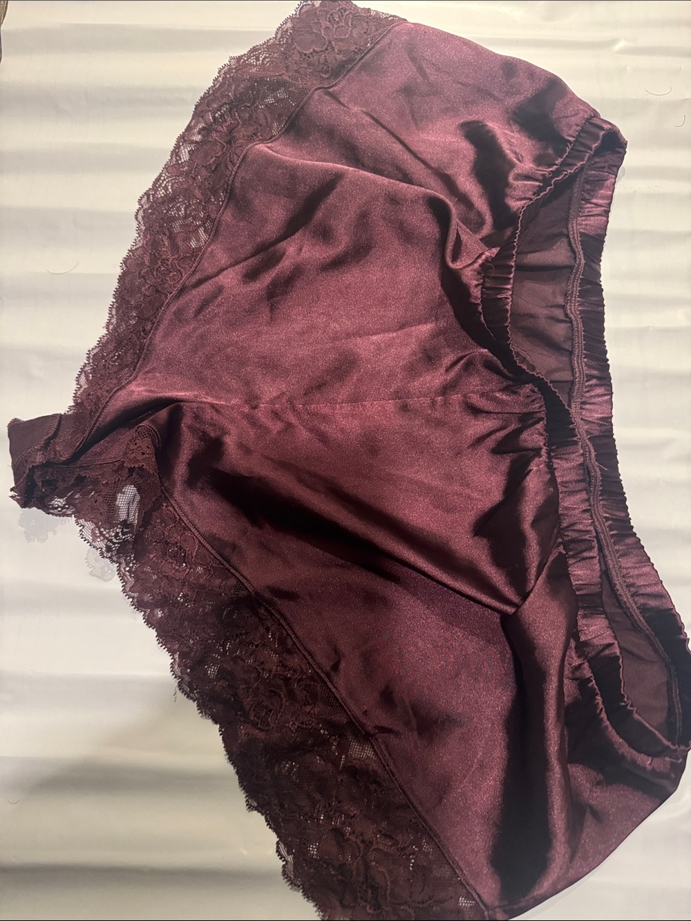 La SENZA - Satin Lace-Trim Sleep Shorts and cemise set — Burgundy